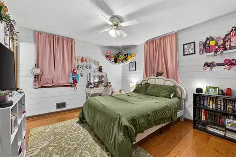 Bedroom - 413 SW Sunset Dr, Lees Summit, MO 64081 photo 3 of 5