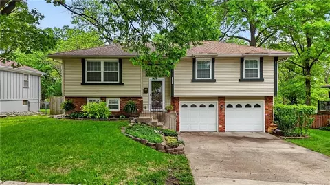 9707 W 56th Ter, Merriam, KS 66203