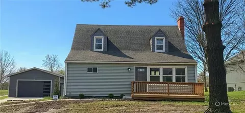 1600 Country Club Dr, Pleasant Hill, MO 64080