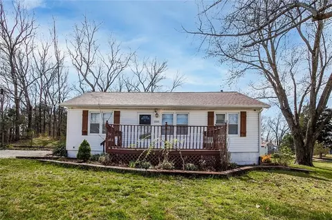 13201 NW Mohawk Rd, Parkville, MO 64152