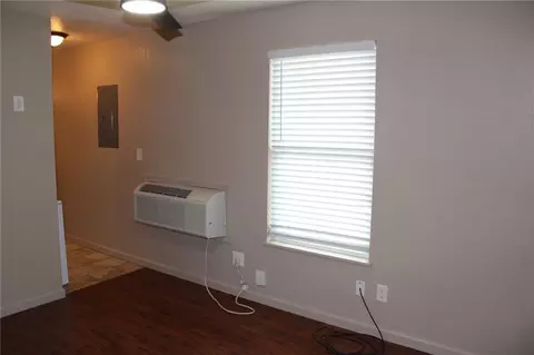 Living - 405 E Jackson St, Pittsburg, KS 66762 photo 2 of 3