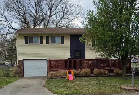 500 Catalina St, Frontenac, KS 66763