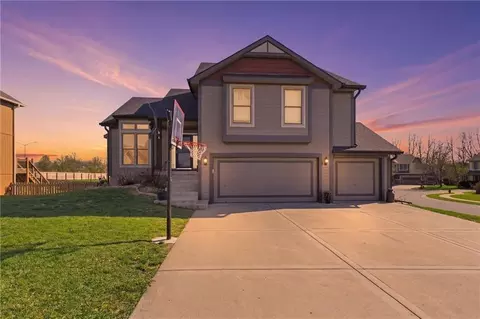 805 NW 109th Ter, Kansas City, MO 64155