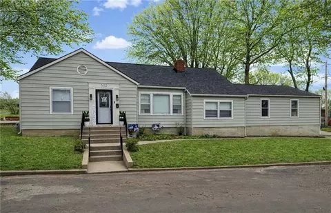 502 Amelia St, Lexington, MO 64067