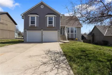 109 SW Drew Ln, Lees Summit, MO 64081