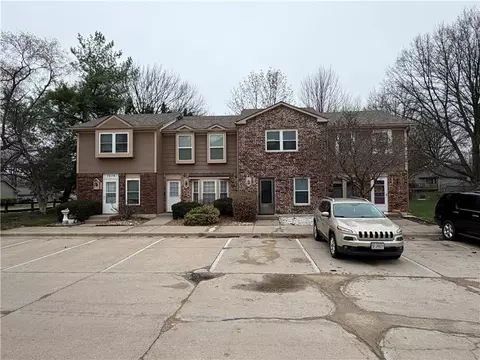 727 SW Liggett Rd #C, Blue Springs, MO 64015