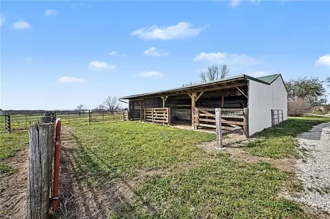 Exterior - 6409 Clinton County Line Rd, Trimble, MO 64492 photo 9 of 12
