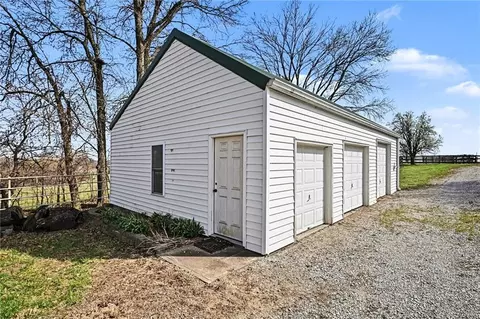 Exterior - 6409 Clinton County Line Rd, Trimble, MO 64492 photo 8 of 12