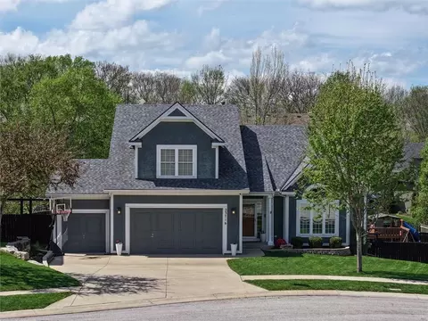 23716 W 53rd St, Shawnee, KS 66226