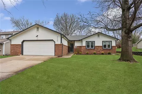 3008 W 28th St, Lawrence, KS 66047