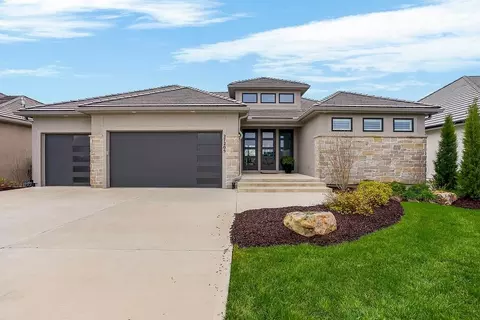 27205 W 100th Ter, Olathe, KS 66061