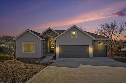 5021 Bradshaw St, Shawnee, KS 66216