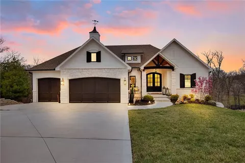 336 Thoreau Cir, Lees Summit, MO 64081