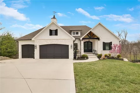 336 Thoreau Cir, Lees Summit, MO 64081