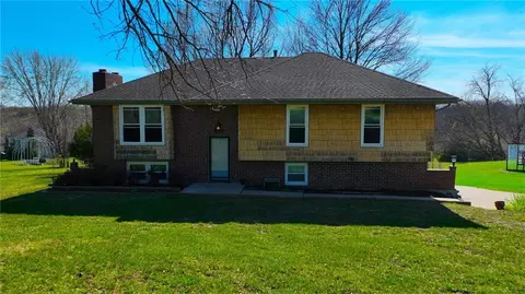 6470 SE Horseshoe Dr, Holt, MO 64048
