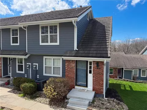 160 NE Bayview Dr, Lees Summit, MO 64064