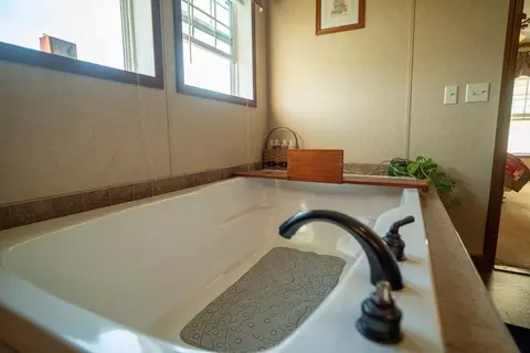 Bath - 15017 Botkin Rd, Centerville, KS 66014 photo 3 of 4