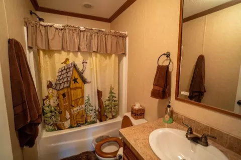 Bath - 15017 Botkin Rd, Centerville, KS 66014 photo 4 of 4