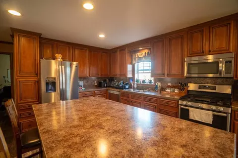 Kitchen - 15017 Botkin Rd, Centerville, KS 66014 photo 2 of 3