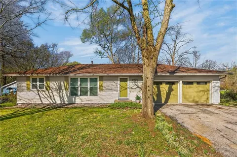 11030 N Charlotte St, Kansas City, MO 64155