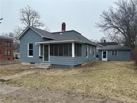 421 W 3rd St, Maryville, MO 64468