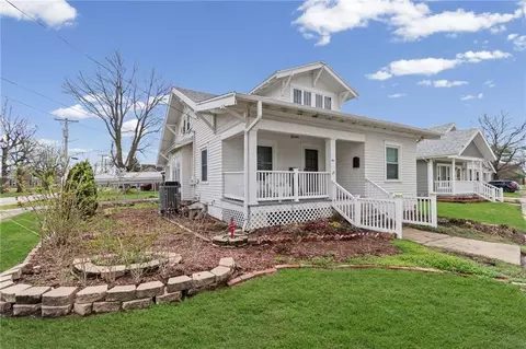 Exterior - 210 W 4th St, Norborne, MO 64668 photo 2 of 5
