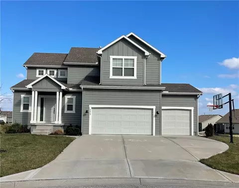 4417 SW Tanzanite Cir, Lees Summit, MO 64082