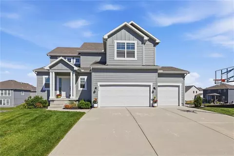 4417 SW Tanzanite Cir, Lees Summit, MO 64082