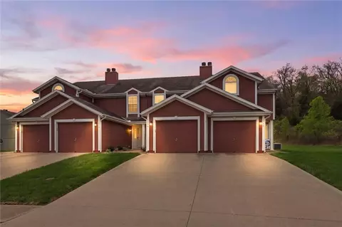 5554 NW Sunrise Meadow Ln, Lees Summit, MO 64064