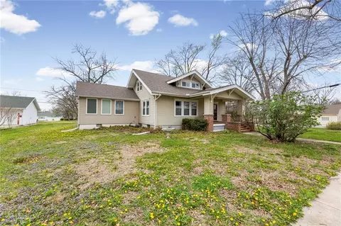 602 Oak St, Wellsville, KS 66092