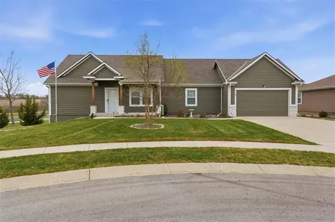 720 Gamma Grass Pl, Raymore, MO 64083
