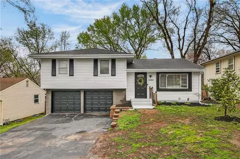 1604 67th St, Kansas City, MO 64118
