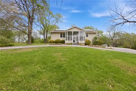11535 S Clare Rd, Olathe, KS 66061