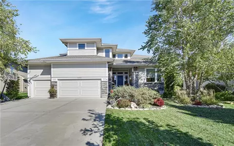 11510 W 157th Ter, Overland Park, KS 66221