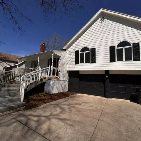 1226 E Jamestown Dr, Olathe, KS 66062