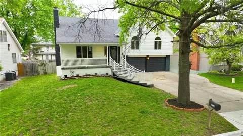 1226 E Jamestown Dr, Olathe, KS 66062