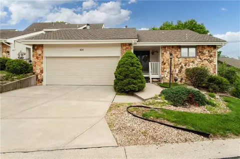 414 NE Point Dr, Lees Summit, MO 64064