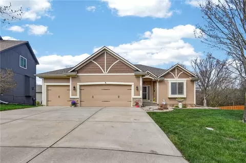 1302 Ashdown Cir, Raymore, MO 64083
