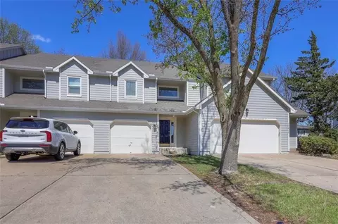 10812 W 116th St, Overland Park, KS 66210