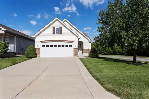 10946 Whispering Ln, Kansas City, KS 66109