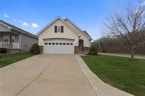 10946 Whispering Ln, Kansas City, KS 66109