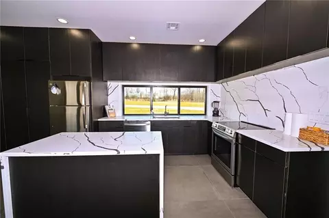 Kitchen - 107 SE 40th Rd, Lamar, MO 64759 photo 3 of 4