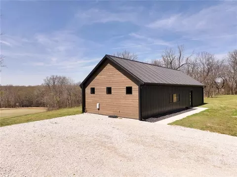 Exterior - 107 SE 40th Rd, Lamar, MO 64759 photo 3 of 6