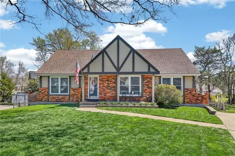 412 S Normandy Dr, Olathe, KS 66061