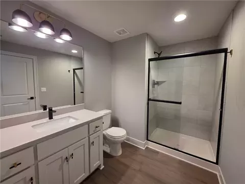 Bath - 1205 Hampton Dr, Raymore, MO 64083 photo 6 of 7