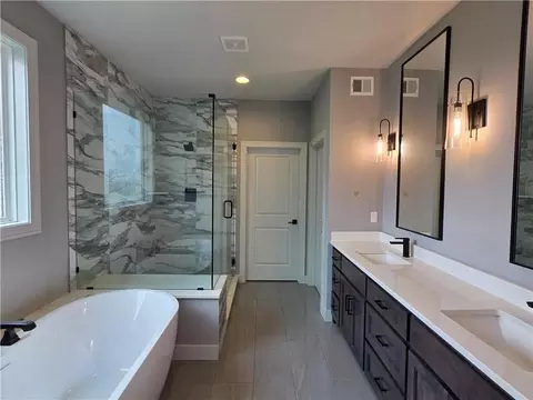 Bath - 1205 Hampton Dr, Raymore, MO 64083 photo 5 of 7