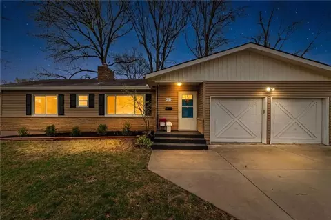 605 SE 5th St, Lees Summit, MO 64063