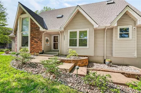 4302 NW 60th Ct, Kansas City, MO 64151