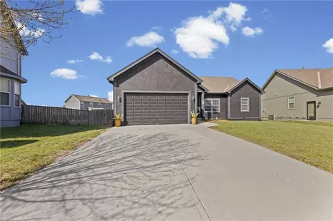 290 N Pecan St, Gardner, KS 66030
