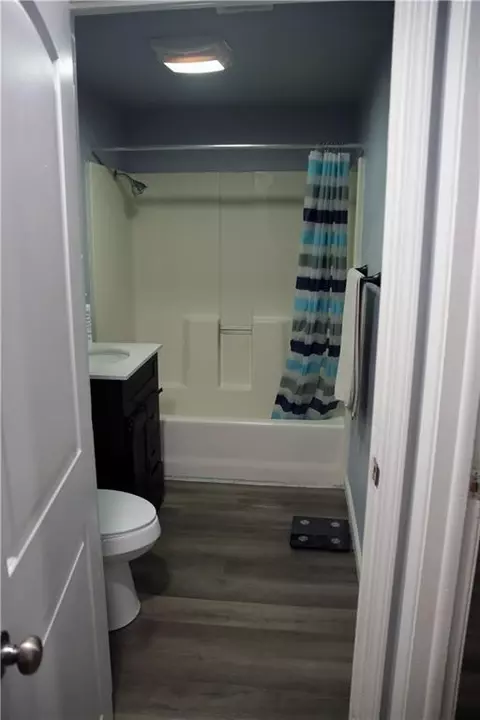 Bath - 16107 Eastern Ave, Belton, MO 64012 photo 4 of 5